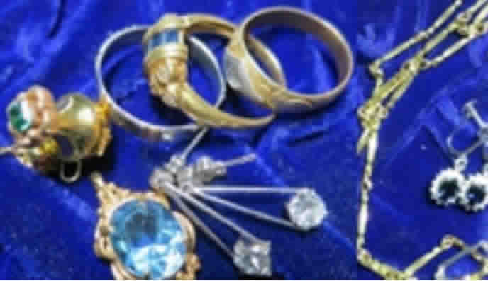 指輪とネックレス